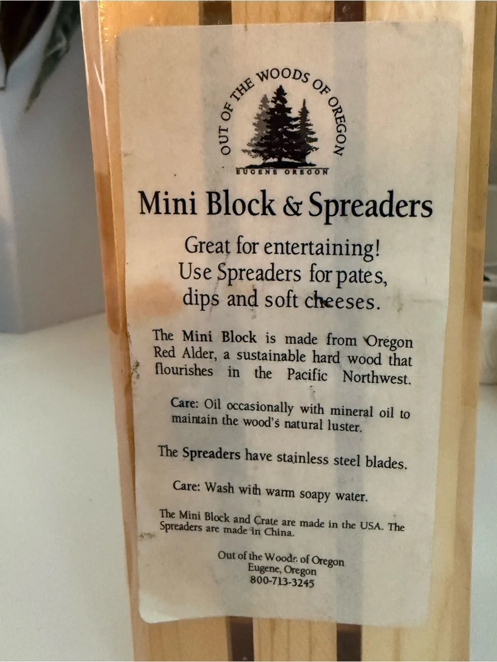 Out of the Woods of Oregon Christmas Theme Spreaders - White & Red